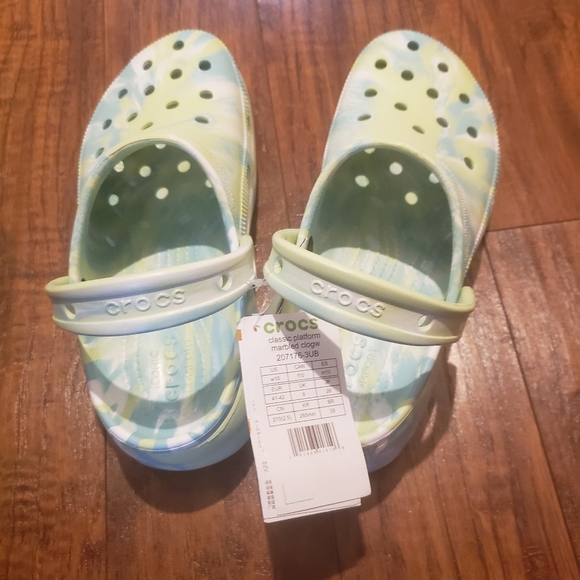 Green and Blue Tie Dye Platform Crocs size 10 new with tag - Picture 3 of 5